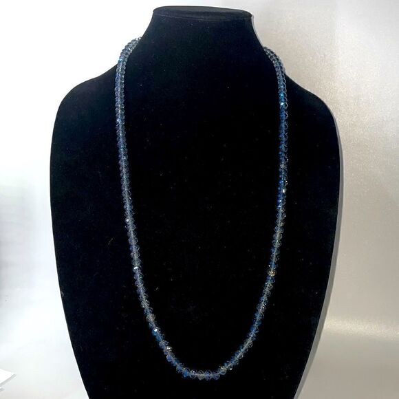 Beautiful! Iridescent Glass Beaded Necklace - Picture 4 of 9